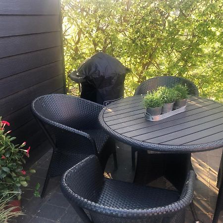 Nyistandsat Hojloftet Kaelderlejlighed Pa 70 M2 I Viborg Centrum, Med Plads Til 4 Personer Εξωτερικό φωτογραφία